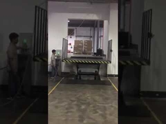 Mesa de elevación de tijeras hidráulica estacionaria con energía eléctrica instalada en la bahía de carga