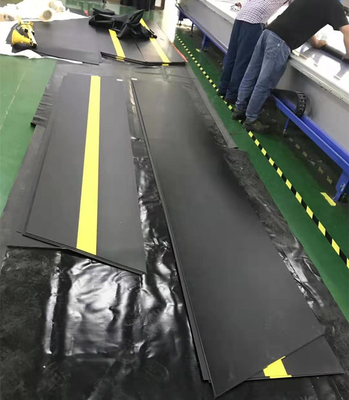 Low Maintenance Loading Dock Seals Aluminum frame Unloading Area 3400mm Width