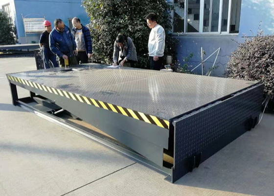 8 Ton Electric Dock Leveler Hydraulic Loading Dock Plate 2000*2000mm Customized