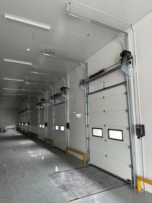 La puerta seccional es una de las puertas industriales más utilizadas en la actualidad.