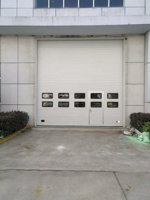 Las puertas seccionales de garaje satisfacen aplicaciones en las que la durabilidad, la fiabilidad y la economía son las principales prioridades
