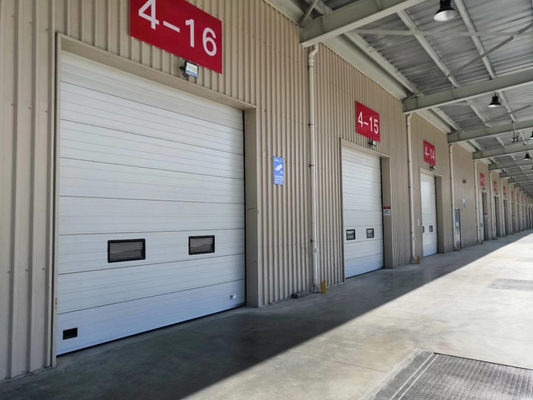 Puerta seccional da el máximo impulso a través de ancho y altura cuando se abre a diferencia de otras puertas de garaje