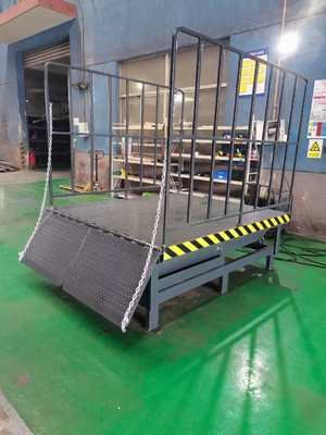 Carga/que descarga de Warehouse la elevación del muelle, la barandilla 1000m m para el equipo de dirección o la carretilla elevadora hidráulica